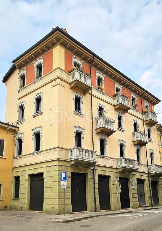 negozio in vendita a Verona in zona Veronetta