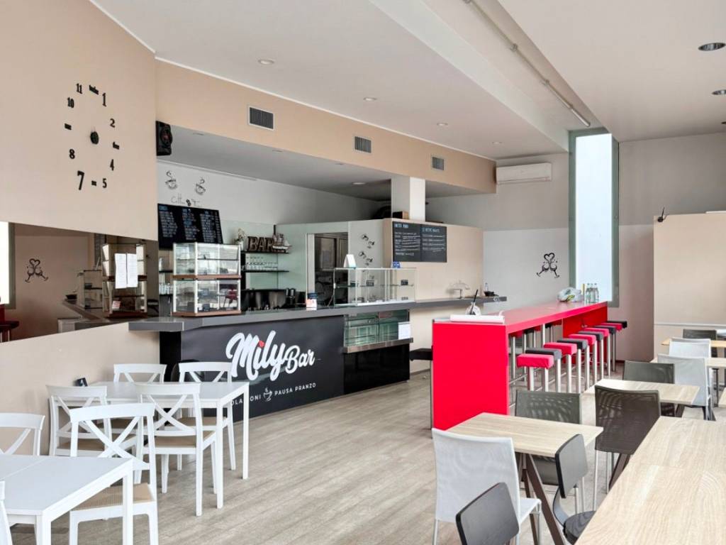 negozio in vendita a Verona in zona Santa Lucia