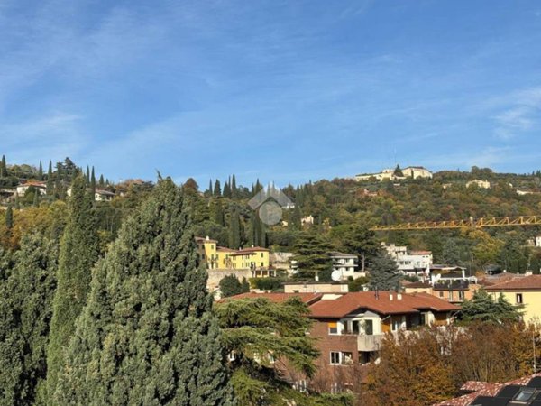 appartamento in vendita a Verona in zona Valdonega