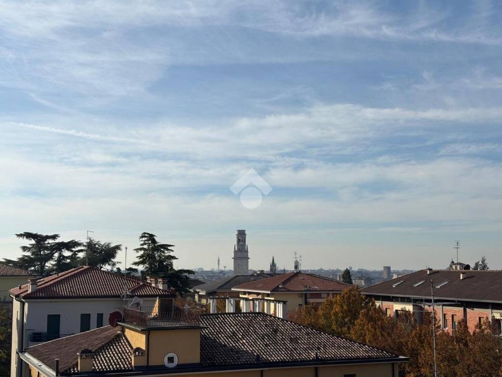 appartamento in vendita a Verona in zona Valdonega