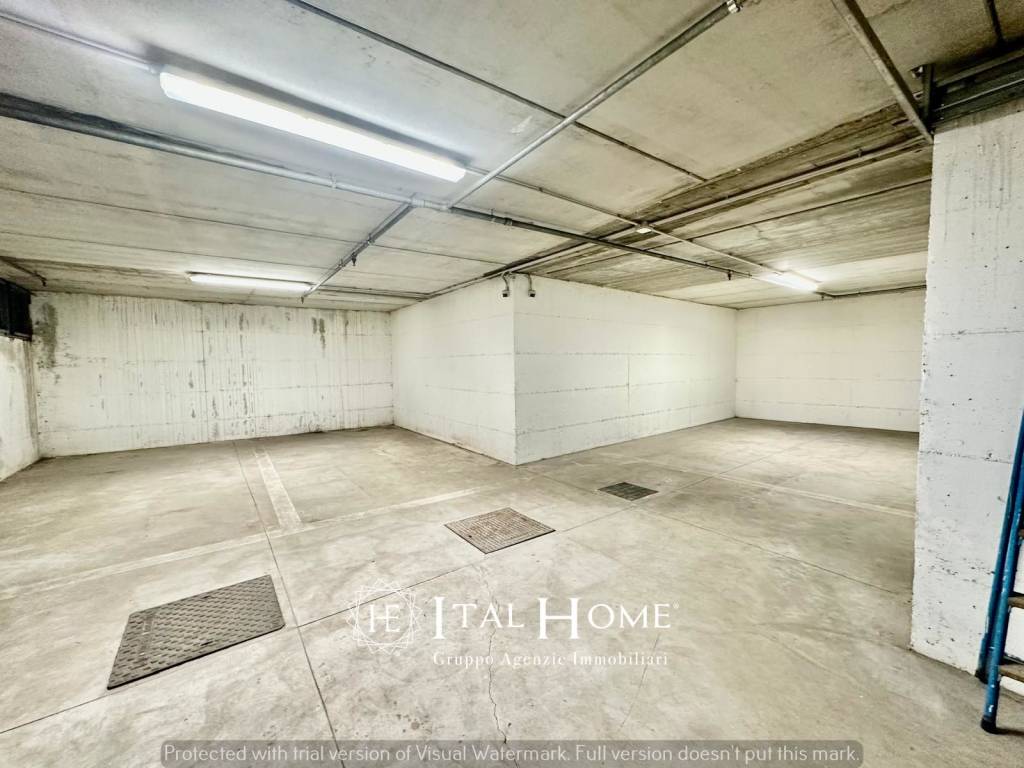 locale commerciale in vendita a Verona in zona Santa Lucia