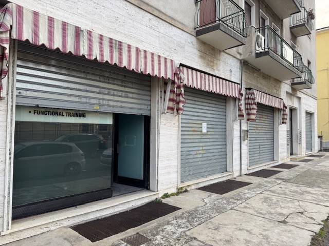 negozio in vendita a Verona in zona Golosine