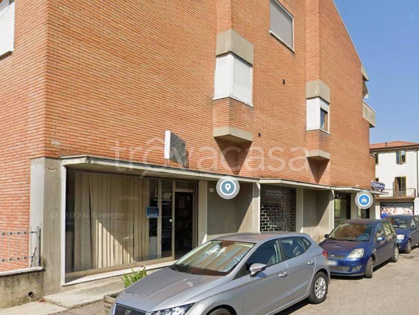 negozio in vendita a Verona in zona San Massimo all'Adige