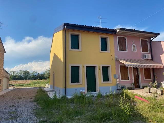 casa indipendente in vendita a Verona in zona Santa Lucia