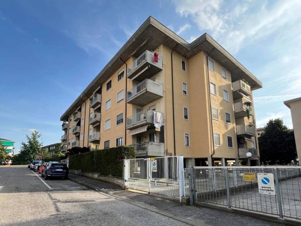 appartamento in vendita a Verona in zona Santa Lucia