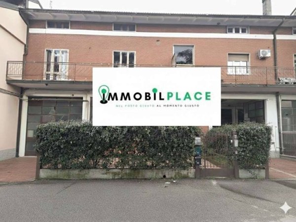 locale commerciale in vendita a Verona in zona Santa Lucia