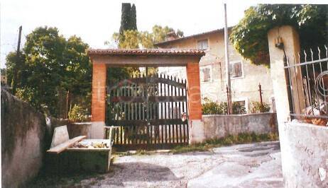casa indipendente in vendita a Verona in zona Quinzano