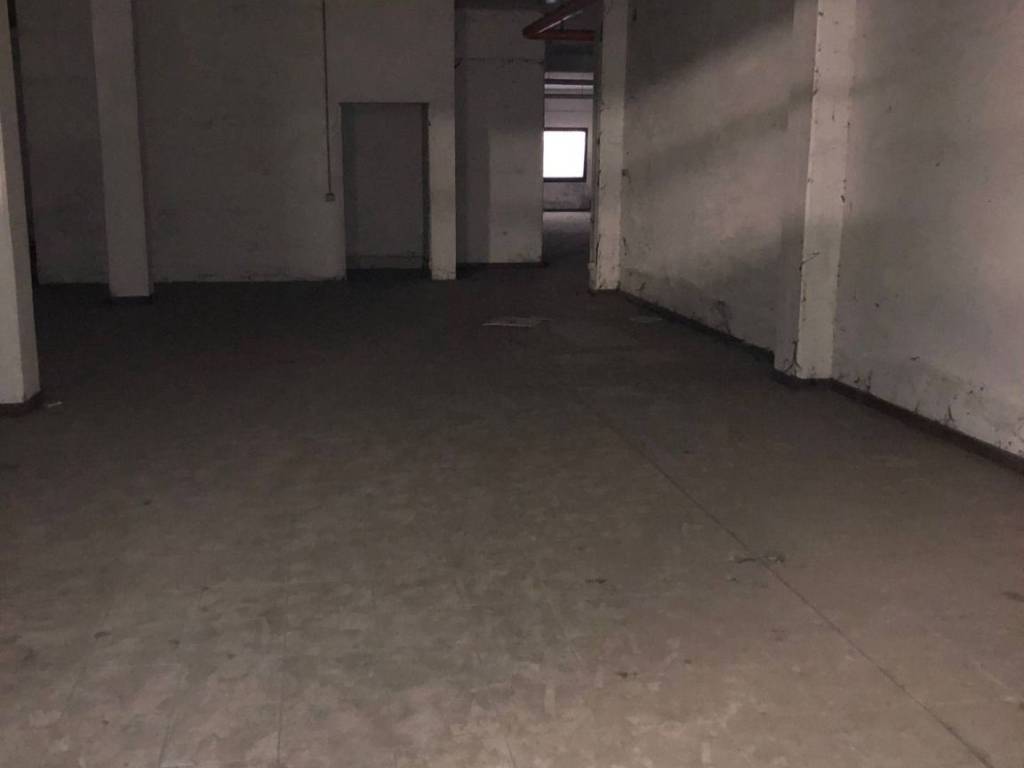 locale commerciale in vendita a Verona in zona Golosine