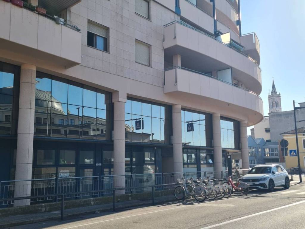 ufficio in vendita a Verona in zona Golosine
