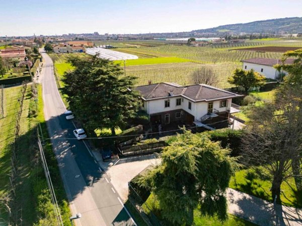 casa indipendente in vendita a Verona