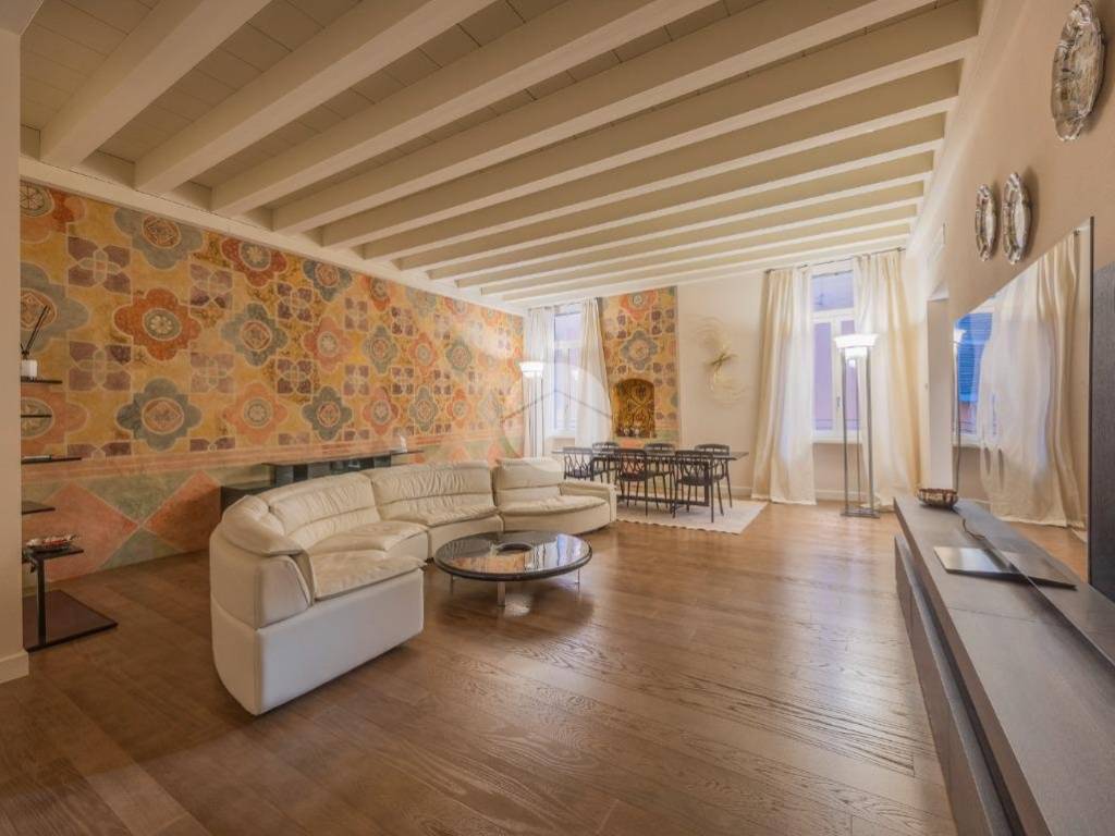appartamento in vendita a Verona in zona Centro Storico