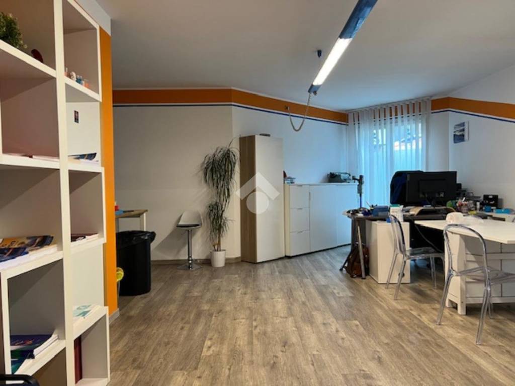 ufficio in vendita a Verona in zona Cadidavid
