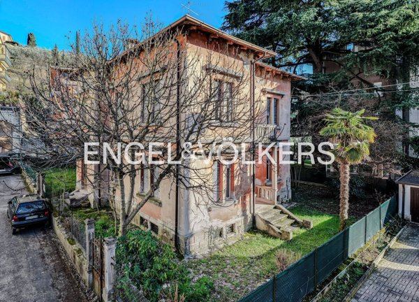 casa indipendente in vendita a Verona in zona Valdonega
