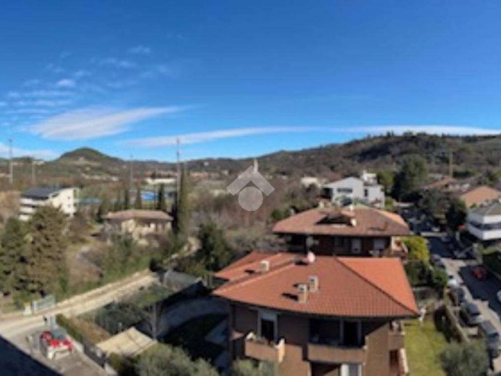appartamento in vendita a Verona in zona Porto Crencano