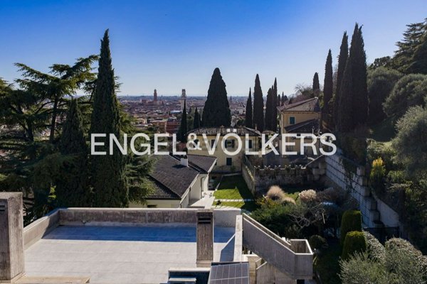 casa indipendente in vendita a Verona in zona Valdonega