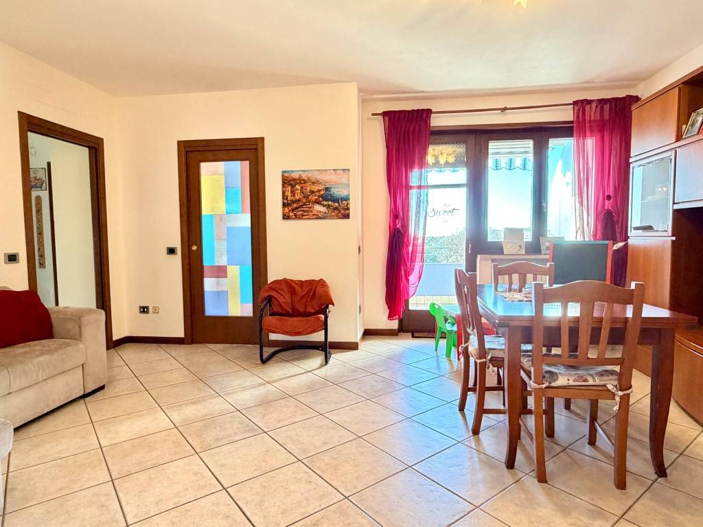 appartamento in vendita a Verona in zona Cadidavid