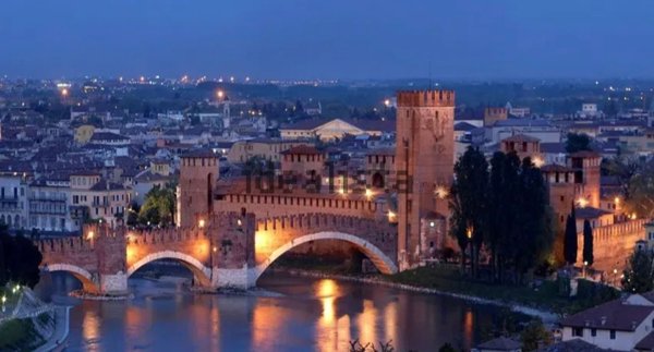casa indipendente in vendita a Verona