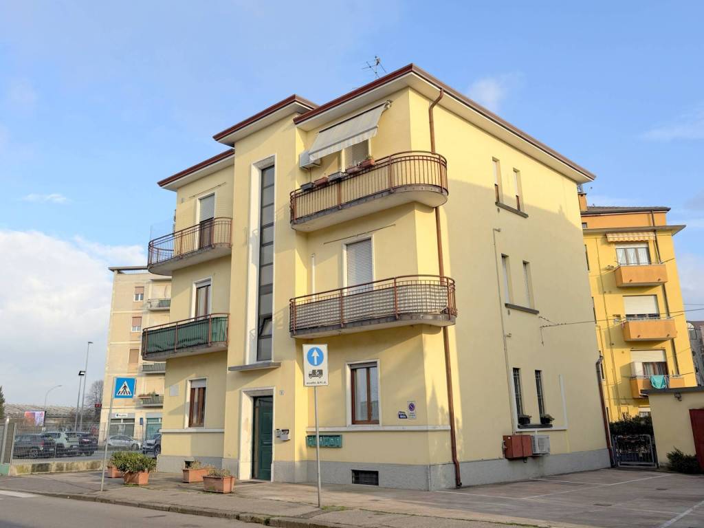 appartamento in vendita a Verona in zona Golosine