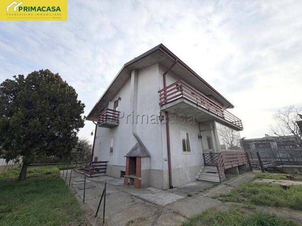 casa indipendente in vendita a Verona in zona Santa Lucia