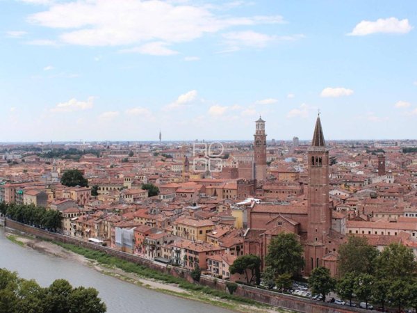 casa indipendente in vendita a Verona in zona Centro Storico