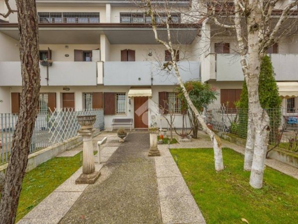 casa indipendente in vendita a Verona in zona Borgo Roma