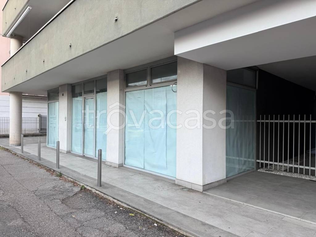 negozio in vendita a Verona in zona Borgo Milano