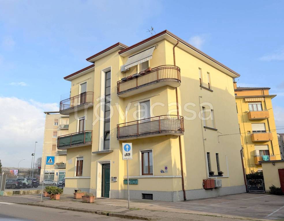 appartamento in vendita a Verona in zona Golosine