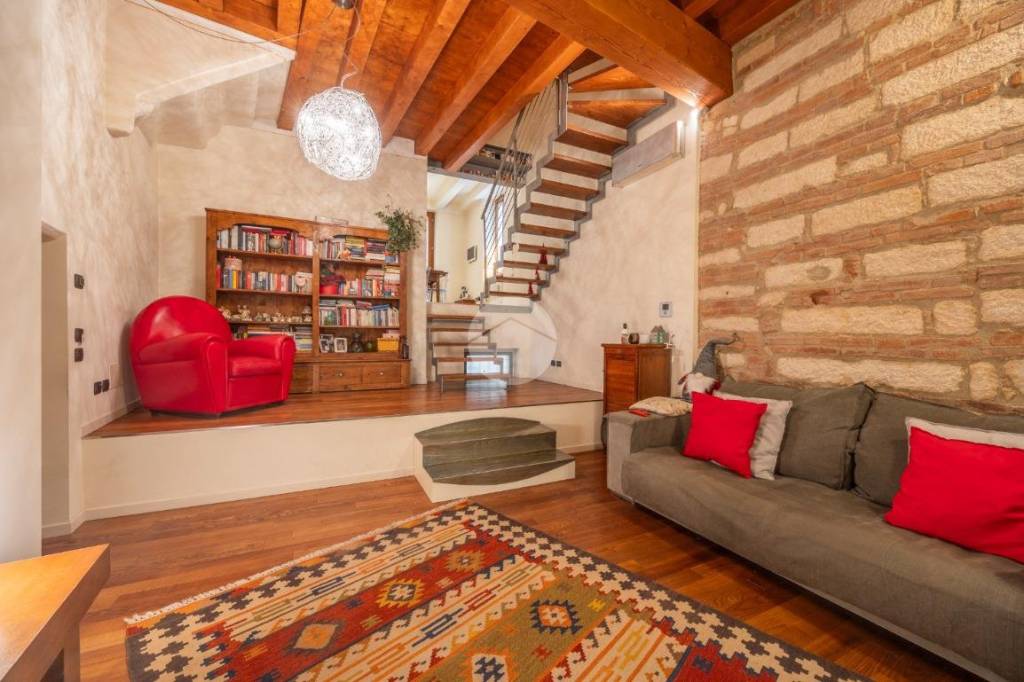 appartamento in vendita a Verona in zona Centro Storico