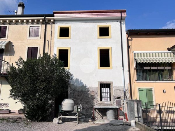 casa indipendente in vendita a Verona in zona Chievo