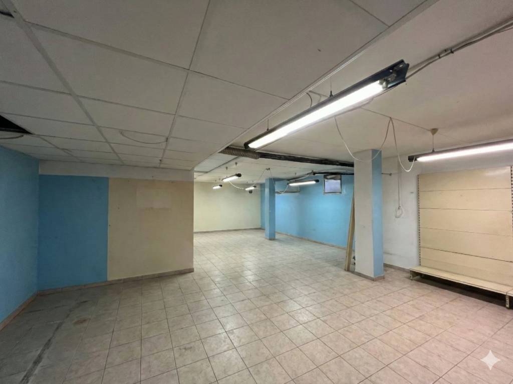 locale commerciale in vendita a Verona in zona Porto Crencano