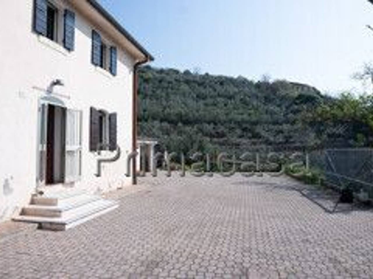 casa indipendente in vendita a Verona in zona Quinzano