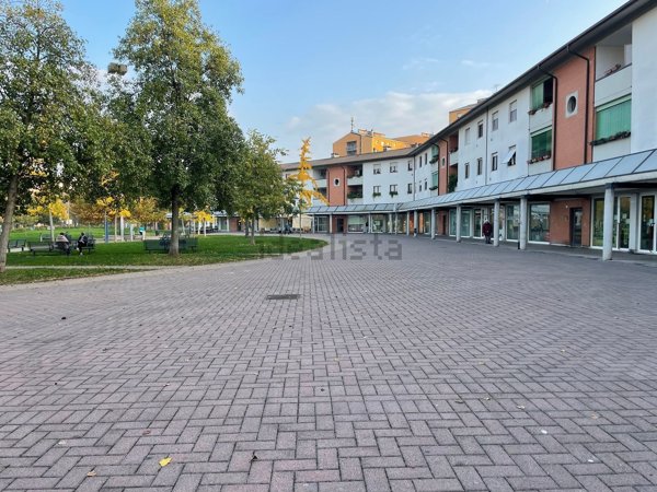 negozio in vendita a Verona in zona Saval