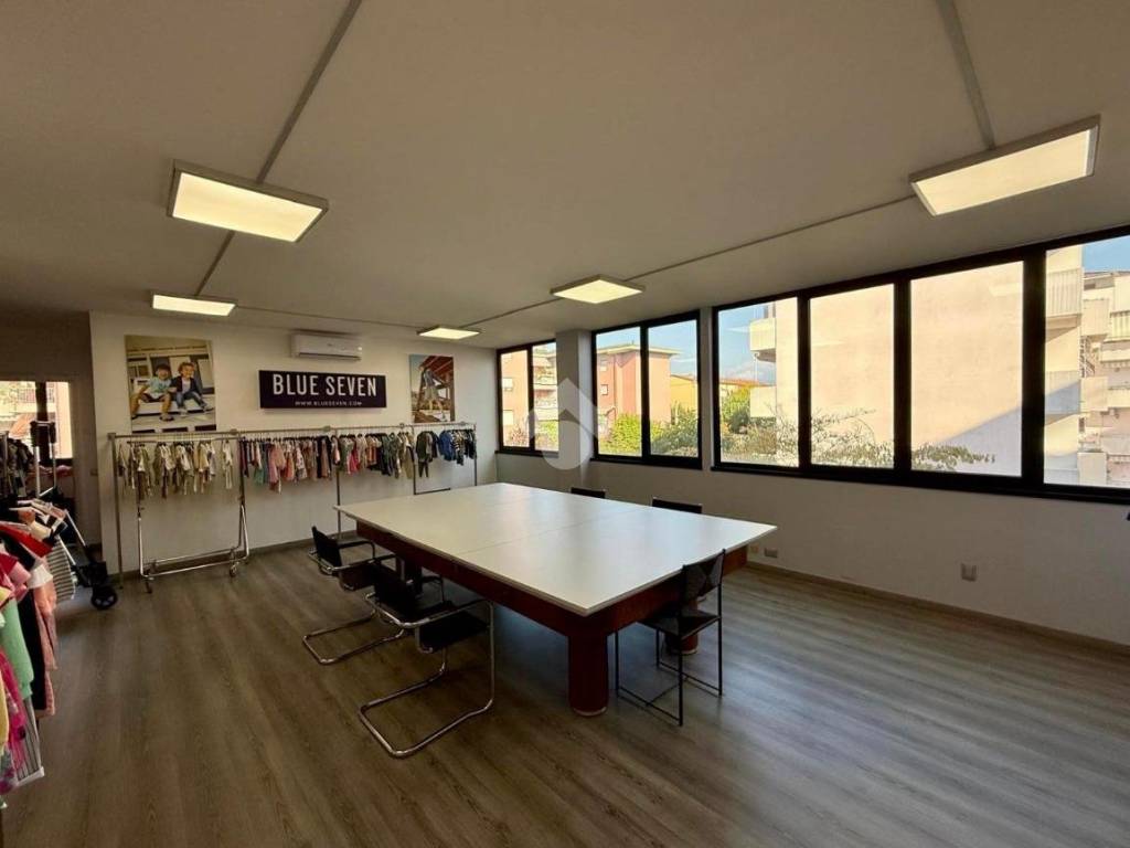 ufficio in vendita a Verona in zona Borgo Milano
