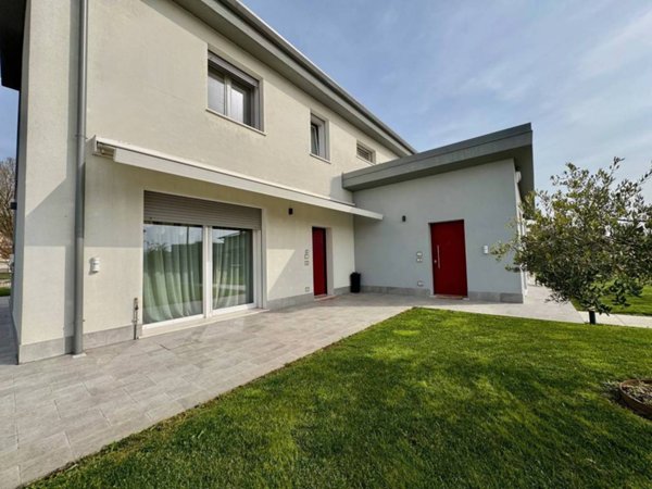 casa indipendente in vendita a Verona in zona Borgo Roma