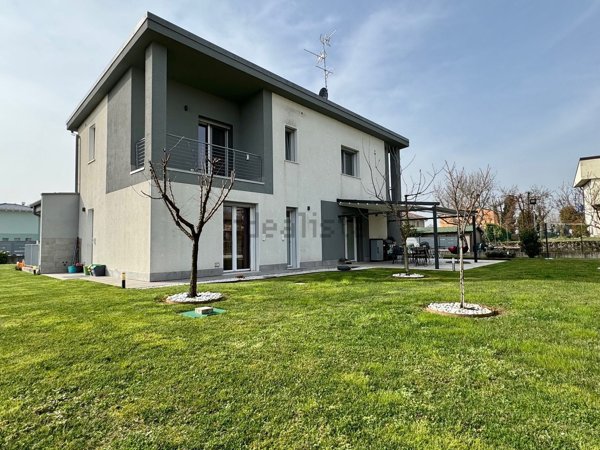 casa indipendente in vendita a Verona