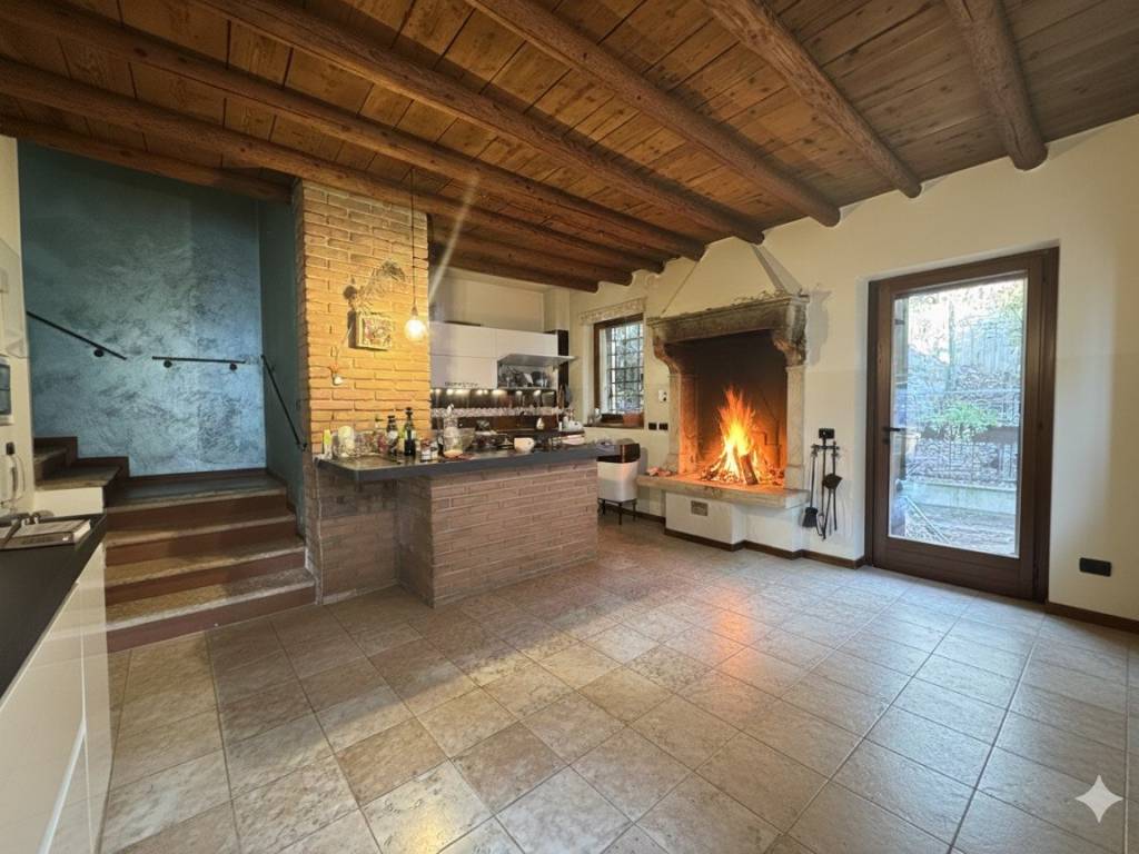 casa indipendente in vendita a Verona in zona Valdonega
