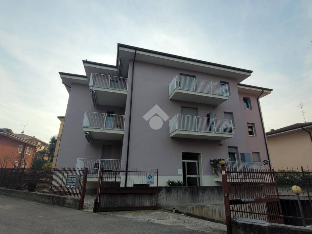appartamento in vendita a Verona in zona Borgo Roma