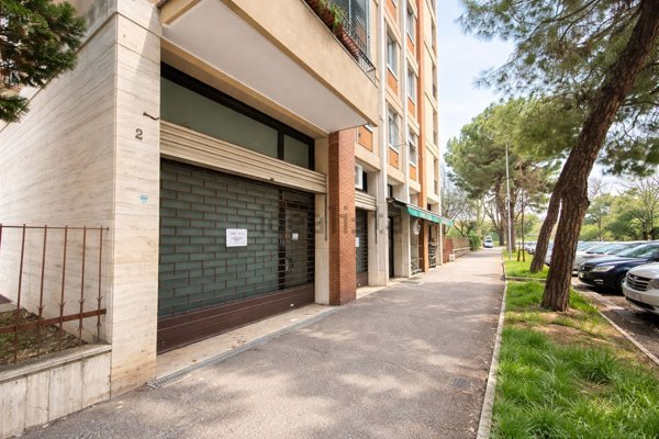 locale commerciale in vendita a Verona