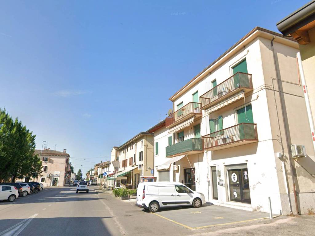 negozio in vendita a Verona in zona Borgo Roma