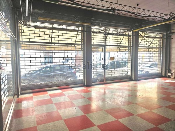 negozio in vendita a Verona in zona Borgo Venezia / Borgo Trieste