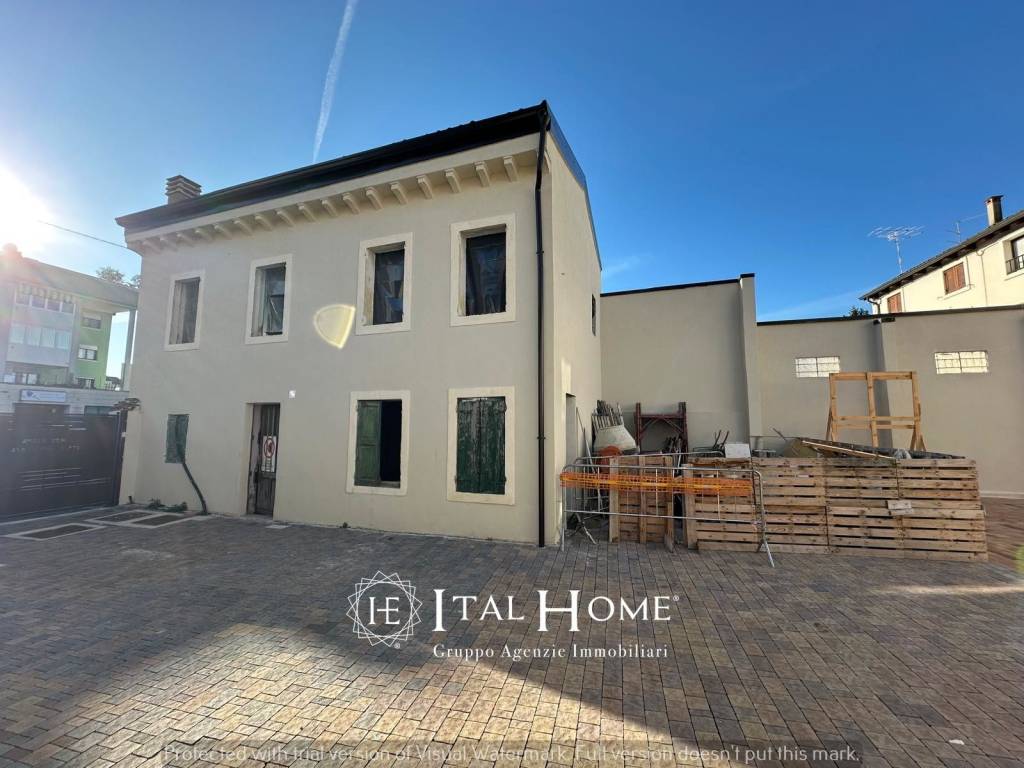 casa indipendente in vendita a Verona in zona Borgo Roma