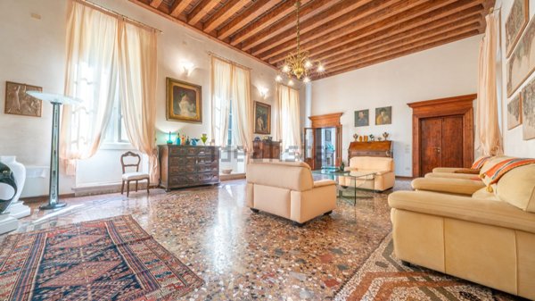 appartamento in vendita a Verona in zona Centro Storico