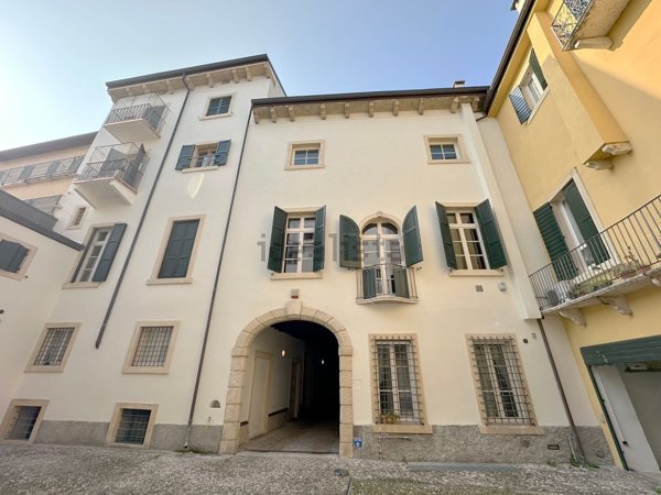 appartamento in vendita a Verona in zona Centro Storico