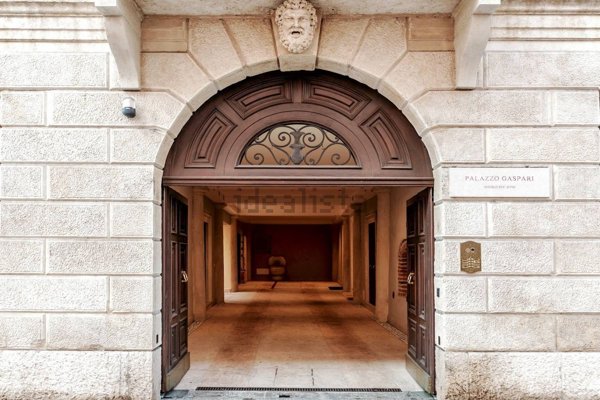 appartamento in vendita a Verona in zona Centro Storico