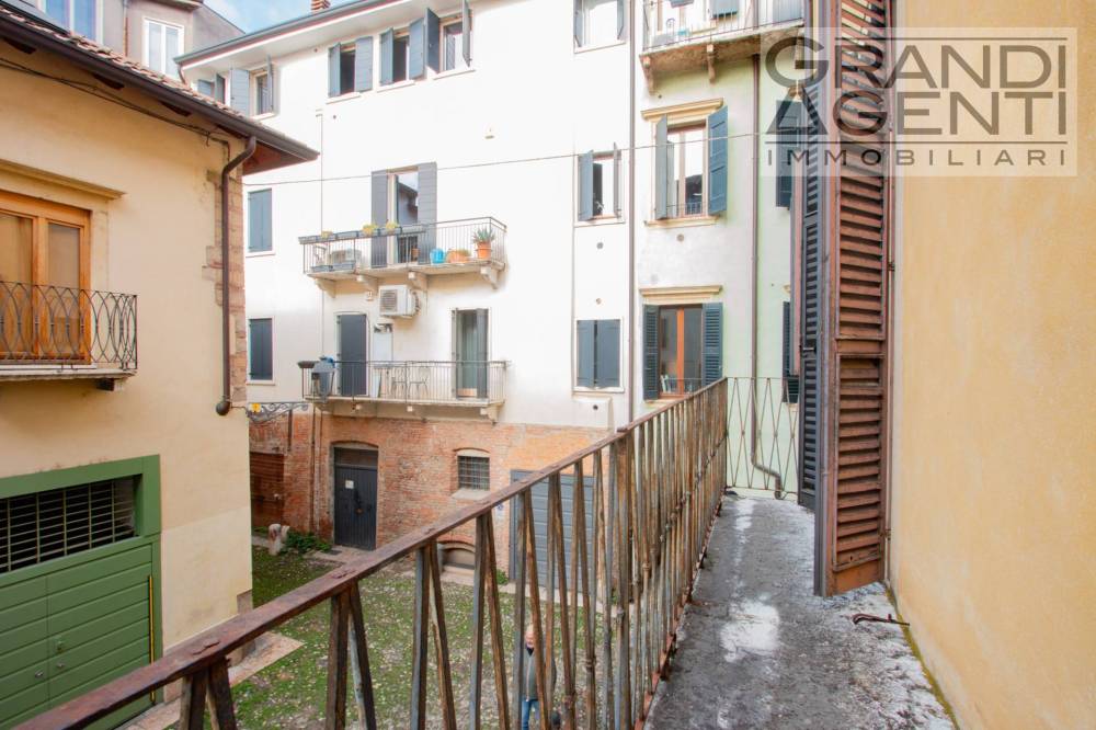 appartamento in vendita a Verona in zona Centro Storico