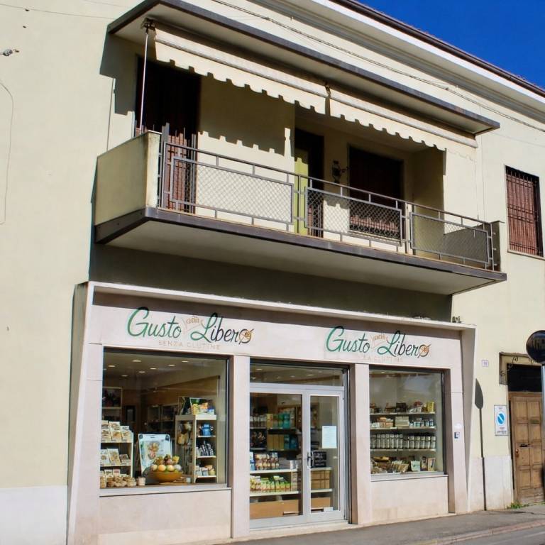 negozio in vendita a Verona in zona San Michele Extra