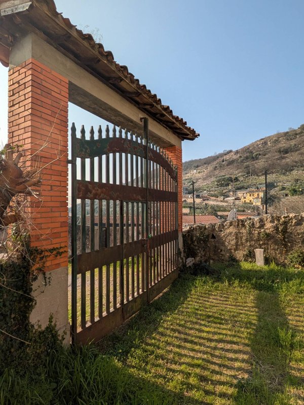 casale in vendita a Verona in zona Quinzano