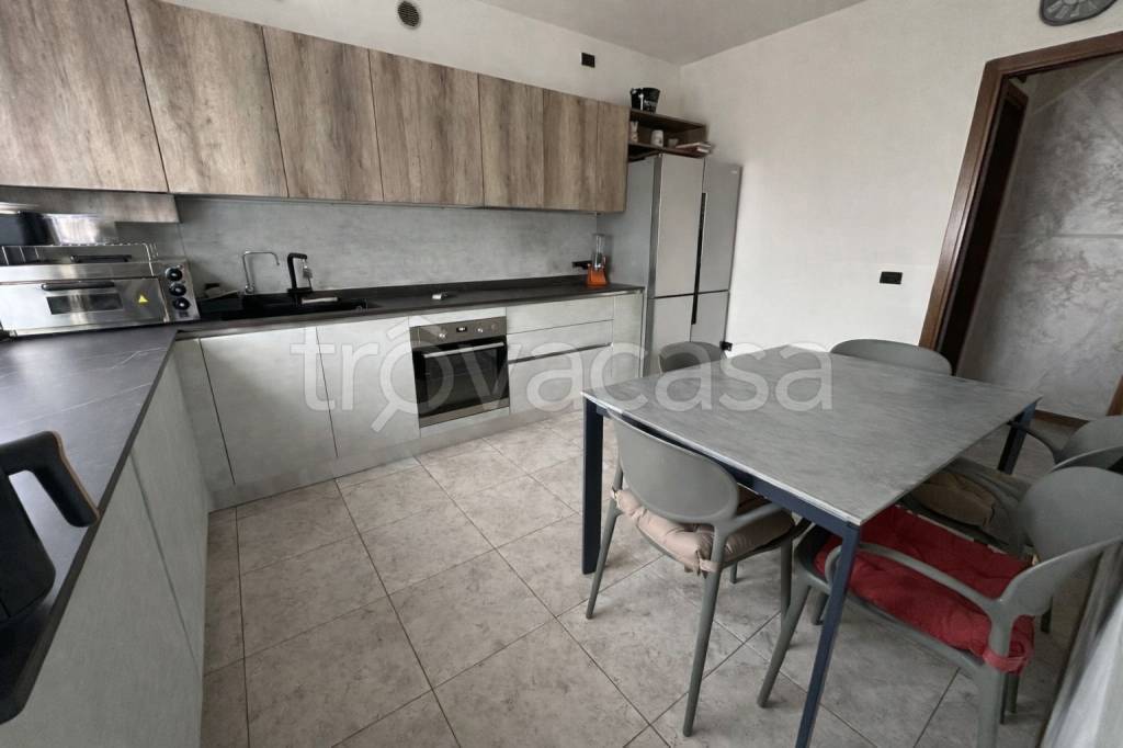 appartamento in vendita a Verona in zona Borgo Roma