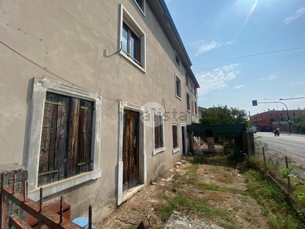 appartamento in vendita a Verona in zona Borgo Milano