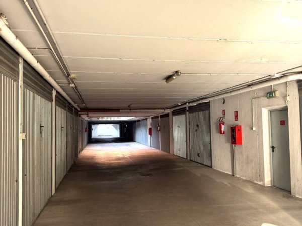 negozio in vendita a Verona in zona Parona di Valpolicella